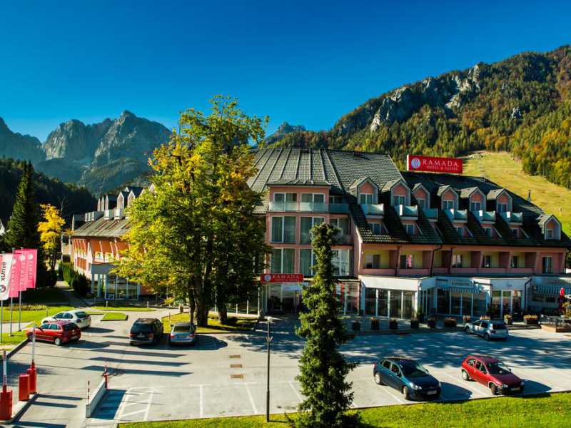 Ramada Hotel & Suites ****