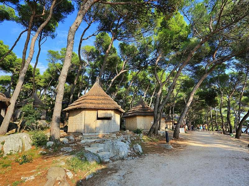 Pine Beach Resort ** - Kroatië - Noord-Dalmatië - Pakostane